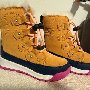 Sorel Kids' Tan and Navy Boots with Pink Soles